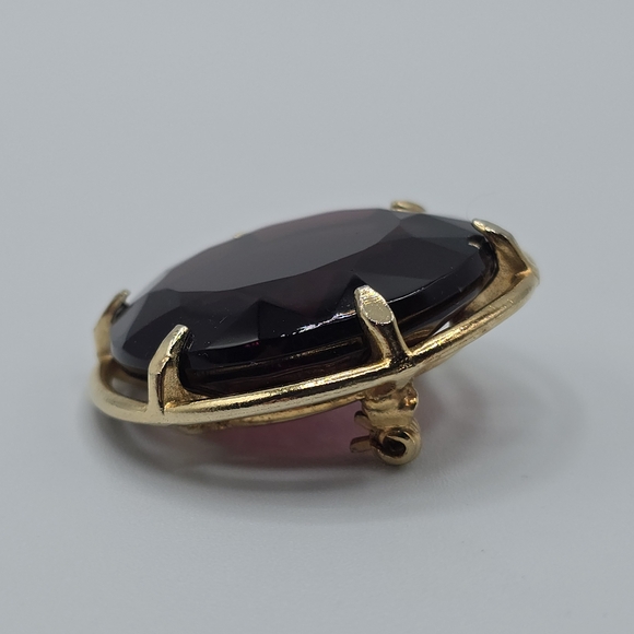 Vintage Purple Amethyst Colored Glass MCM 1.5" Faceted Circle Brooch, Unsigned - Picture 3 of 13